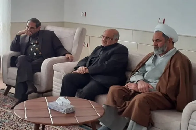 دیدار استاندار کرمان با خانواده جان‌باختگان مراسم تشییع در رفسنجان