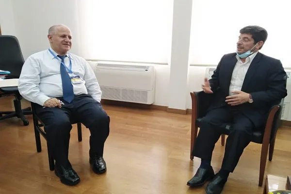 المستشار الثقافي الإيراني لدى لبنان يزور جامعة 