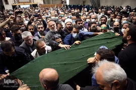 مراسم تشییع پیکر آیت الله سید عبدالله فاطمی‌نیا(ره) در مسجد دانشگاه تهران