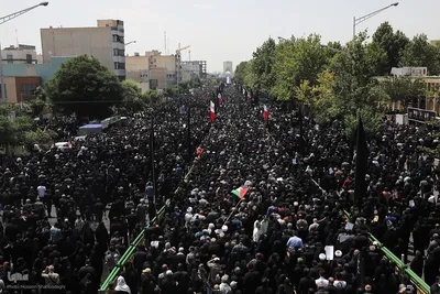 Große Anteilnahme und langer Trauerzug für Märtyrer Ayatollah Raisi und seine Gefährte