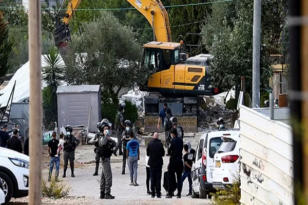 İsrail Kudüs'te Filistinlilere ait bir binayı daha yıktı