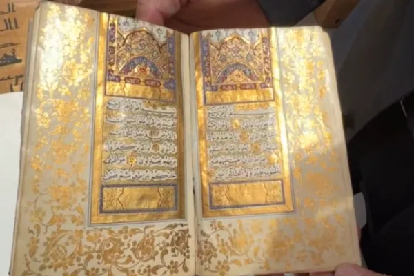 Doha Kitap Fuarı’nda bir milyon dolarlık altın Kur’an-ı Kerim + video