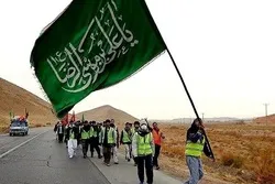Hunderte an Pilgern ziehen vor dem Geburtstag Imam Rezas (as.) nach Maschhad