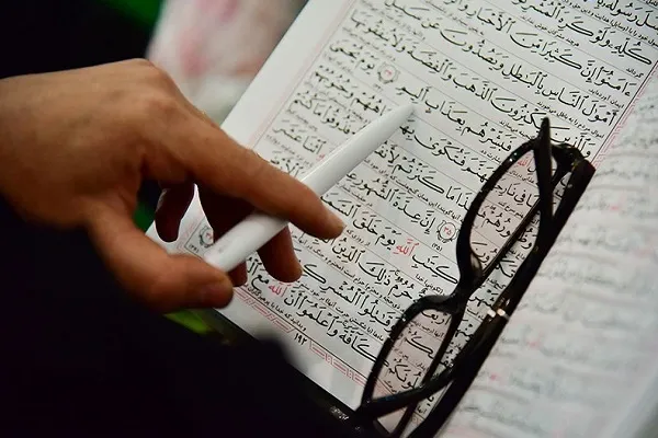 برگزاری جلسه آموزش قرآن «علیرضا زواریان» در افسریه تهران