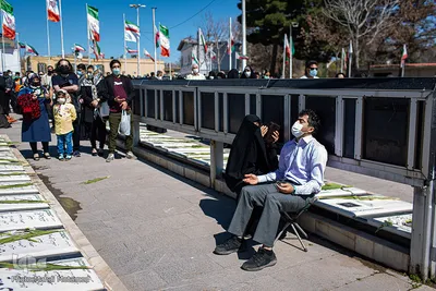 لحظه تحویل سال ۱۴۰۰ در گلزار شهدای قزوین‎