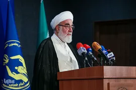 حجت‌الاسلام والمسلمین محمدی گلپایگانی، رئیس دفتر رهبر انقلاب اسلامی در مراسم تودیع و معارفه رئیس کمیته امداد امام خمینی(ره)