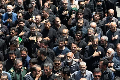 Millionen Menschen bei Trauerfeier für Märtyrer Ayatollah Raisi und seine Gefährte