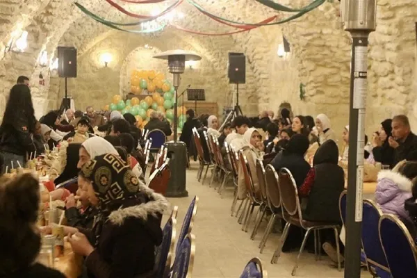 رفع أذان المغرب من كنيسة بالأردن استضافت إفطاراً لأيتام