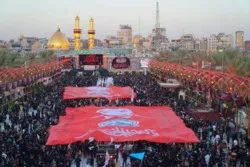 Şəhid Süleymani bayrağı zəvvarların çiyinlərində Beynul Hərəmeynə gətirildi