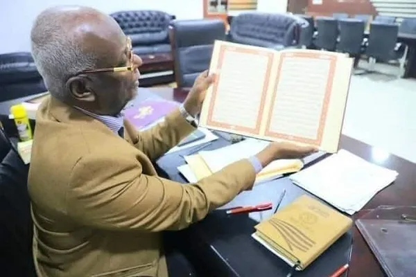 Sudanlı üstadın Kur'an yazma hayali gerçek oldu
