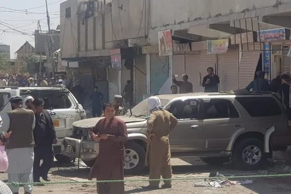 Pakistan'da el bombalı saldırı: 4 yaralı