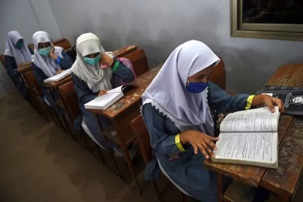 Ang Kagawaran ng Edukasyon ng Pakistan ay Hiniling na Magpakita ng Isang Ulat sa Pagtuturo ng Qur’an sa mga Paaralan