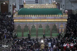 مراسم بزرگداشت چهل‌وسومین سالگرد ورود امام خمینی(ره) به میهن اسلامی در حرم مطهر  بنیانگذار جمهوری اسلامی