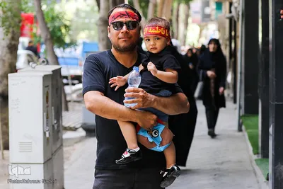 مراسم عزاداری و نماز ظهر عاشورا در اصفهان‎