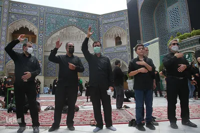 Schiiten begehen den Trauertag Tasu´a im Heiligen Schrein von Fatima Masuma