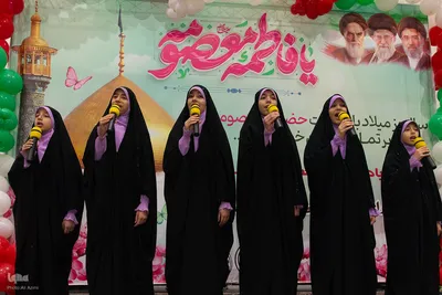 تجدید بیعت دختران و مادران اصفهانی با رهبر انقلاب در گلستان شهدا