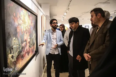  عیسی علیزاده، معاون فرهنگی جهاددانشگاهی و سیدمحمدجواد شوشتری، رییس سازمان قرآنی دانشگاهیان کشور در مراسم افتتاحیه نمایشگاه هنر‌های تجسمی «نفس المطمئنه»