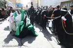 ⁨آئين نمادين حركت كاروان اسرای كربلا