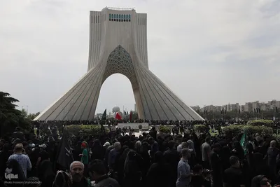 Große Anteilnahme und langer Trauerzug für Märtyrer Ayatollah Raisi und seine Gefährte