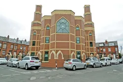 Man Carrying Knife Tries to Enter Leeds Mosque