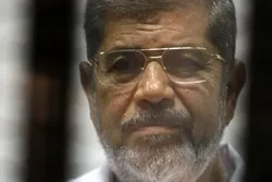 Egypte : l’ex-président Mohamed Morsi meurt en plein procès