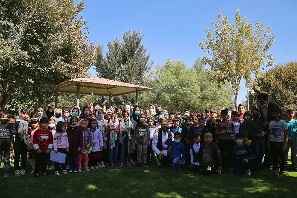 واحد سیار روستایی کانون پرورش فکری قم مهمان کودکان کهک شد
