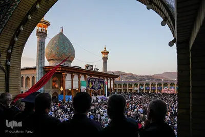 حضور رئیس جمهور در شاهچراغ و دیدار با خانواده شهدا
