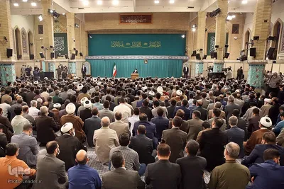 Koranrezitation im Beisein von Imam Chamenei