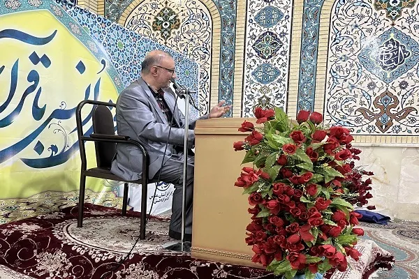 افتتاح جلسه قرآن حمید اکبرنژاد در امامزاده حسن(ع) کرج + عکس