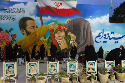 تحویل سال ۱۴۰۵ در گلستان شهدای اصفهان