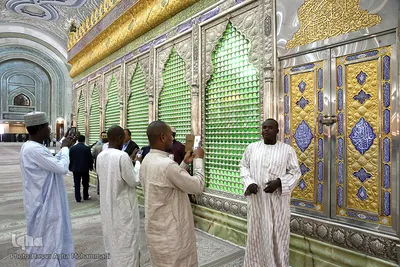 بازدید شرکت کنندگان مسابقات قرآن از حرم امام خمینی(ره)