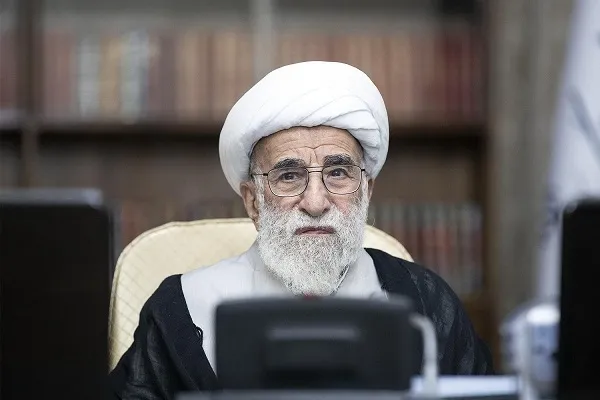 یکی از اهداف اصلی جنگ نرم دشمن کم‌رنگ کردن غیرت دینی جوانان است