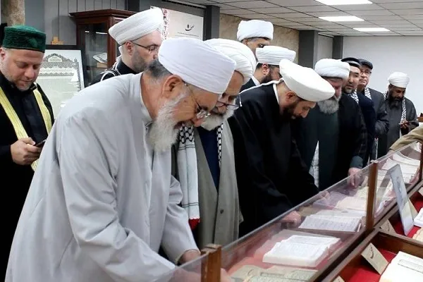 زيارة وفد من شخصيات إسلامية بارزة إلى متحف 