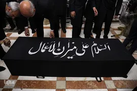 مراسم خاکسپاری مرحوم احمد مهدوی دامغانی در حرم مطهر رضوی