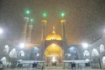 Fotos: Santuário de Qom Brilha Sob um Manto de Neve