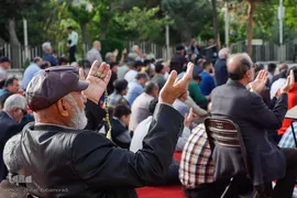 نماز عید سعید فطر در امام‌زاده پنج‌تن لویزان