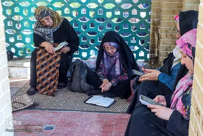 دعای عرفه در گلستان شهدای اصفهان