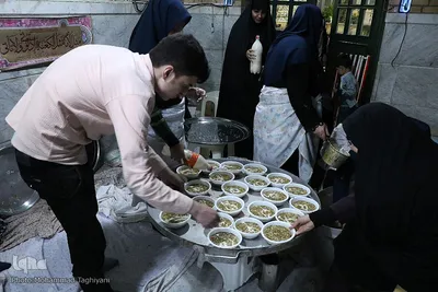 مراسم افطاری ساده در آستان امامزادگان محمد(ع) و سکینه خاتون(س)