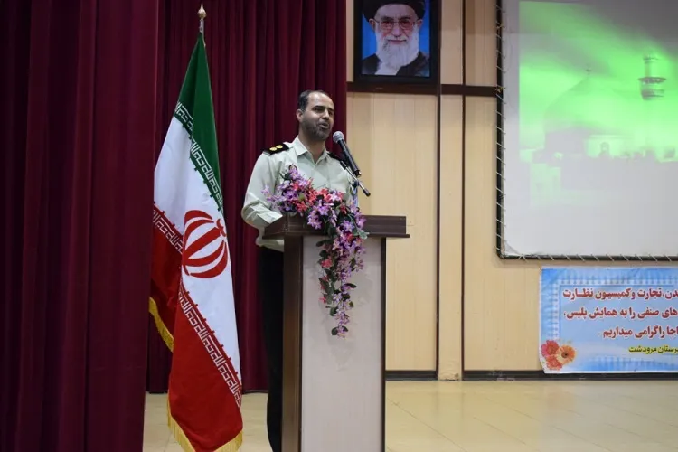 اقتصاد کشور را به دست دشمن نسپاریم