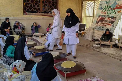 پخت نان سنتی صلواتی در حرم شاهچراغ(ع)‎‎
