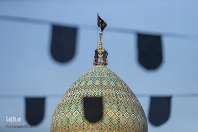 تعویض پرچم حرم مطهر شاهچراغ (ع) به مناسبت شهادت امام جعفر صادق (ع)