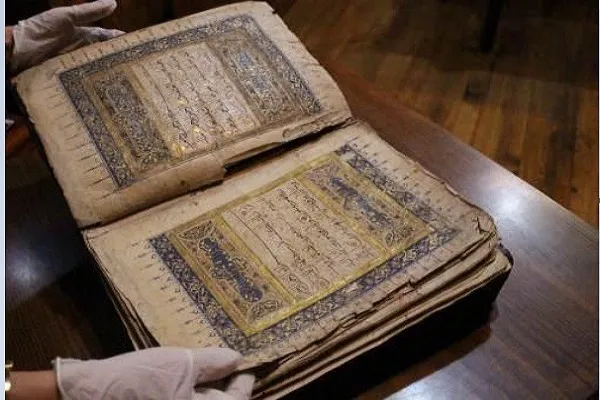 6 asır önce elle yazılan Kuran-ı Kerim'i görenler hayran kalıyor