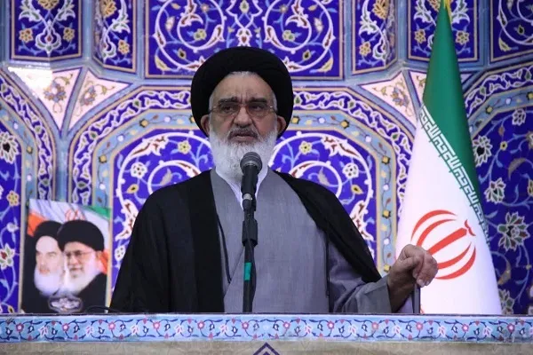 مدیران غیرانقلابی و بانیان وضع موجود برکنار شوند