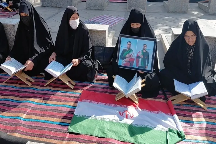 برگزاری محفل انس با قرآن در مزار شهدای اسدآباد