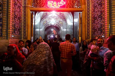 تعویض پرچم گنبد حرم امام رضا(ع)‎