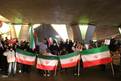 شیراز ایستاده در پای کار انقلاب اسلامی