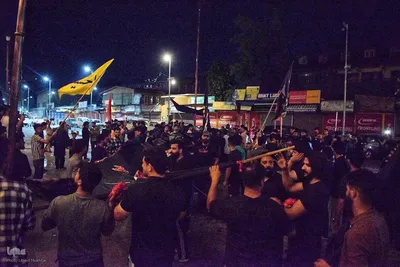 مراسم برافراشتن پرچم عزاداری در کشمیر