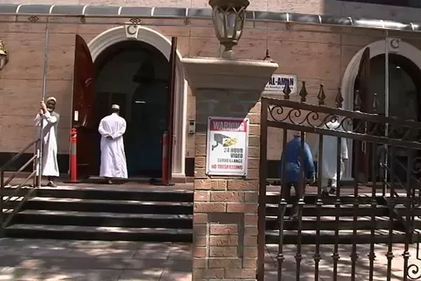Ang Moske ng New York ay Nagpahimpapawid ng Adhan sa Makasaysayang Una