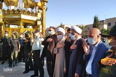 اهتزاز پرچم متبرک به نام امام حسین (ع) در بین الحرمین شیراز‎‎‎‎