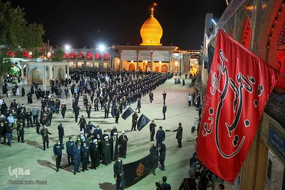 لاله گردانی خدام حرم شاهچراغ (ع) در شب اربعین حسینی